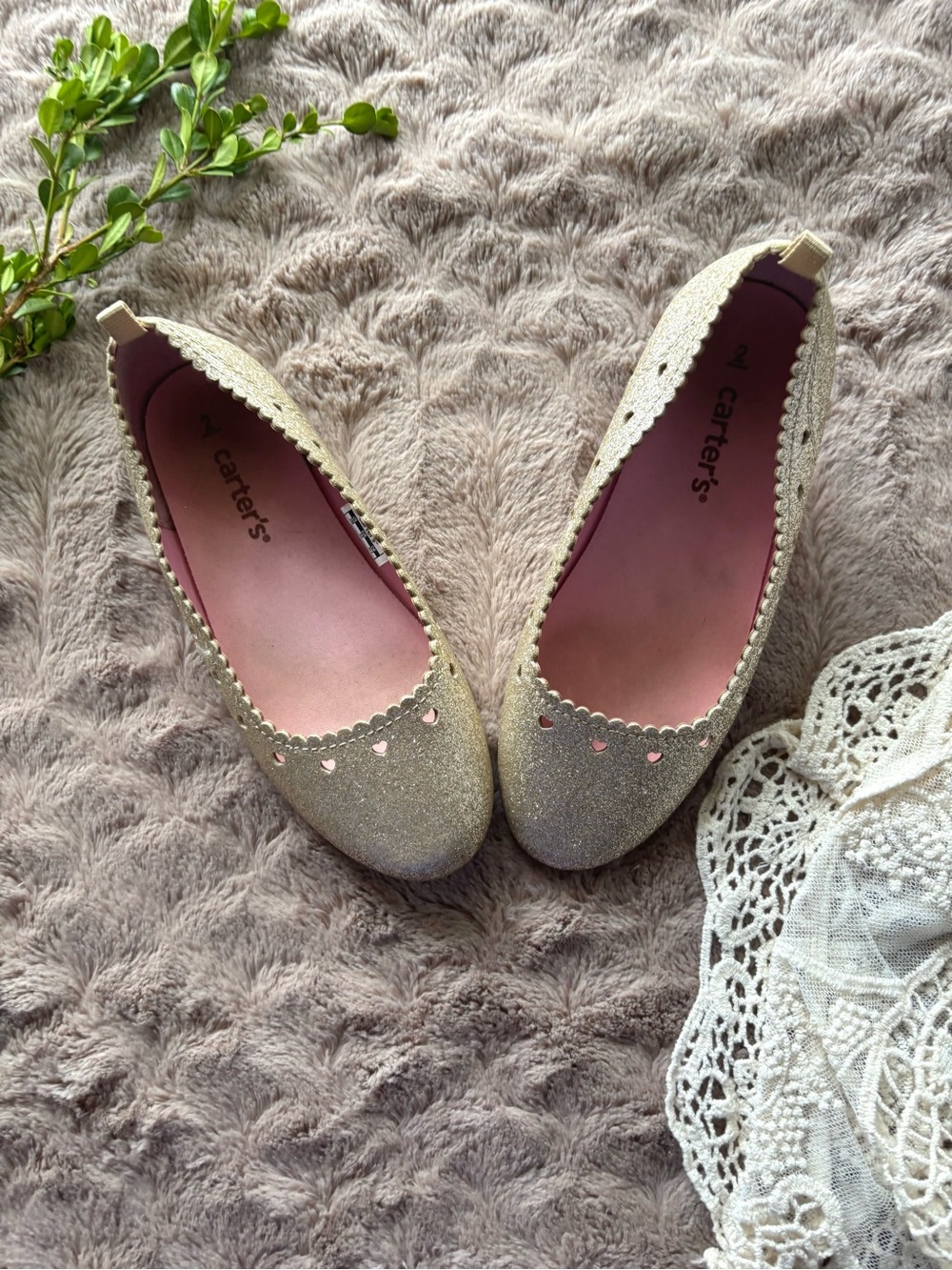 Carter’s Gold Glitter Heart Flats – Girls Size 2
